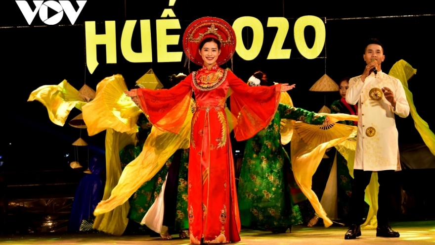 Hue festival honours Vietnam’s traditional long dress